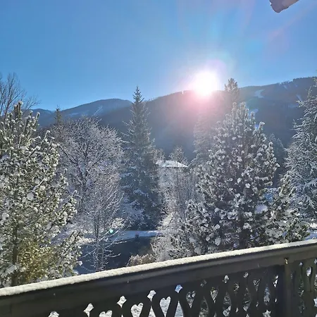 Ausblick Mit Balkon Im Ski- Und Wandergebiet Apartment