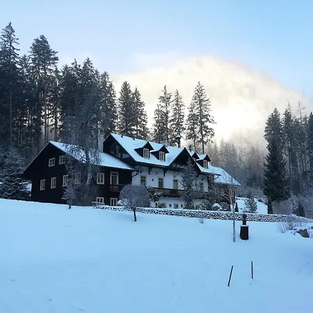 Ausblick Mit Balkon Im Ski- Und Wandergebiet Hinterstoder
