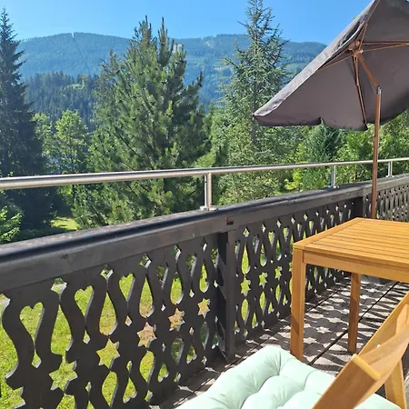 Ausblick Mit Balkon Im Ski- Und Wandergebiet *