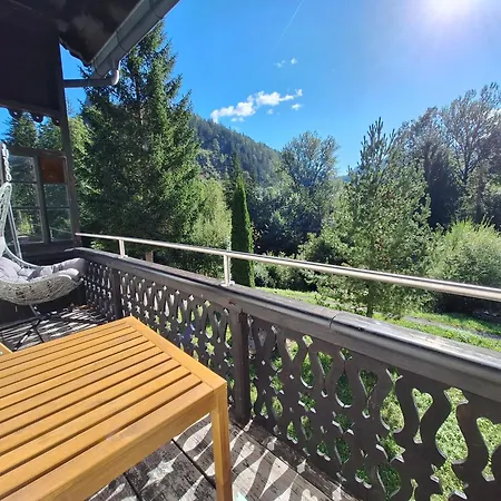 Ausblick Mit Balkon Im Ski- Und Wandergebiet Hinterstoder